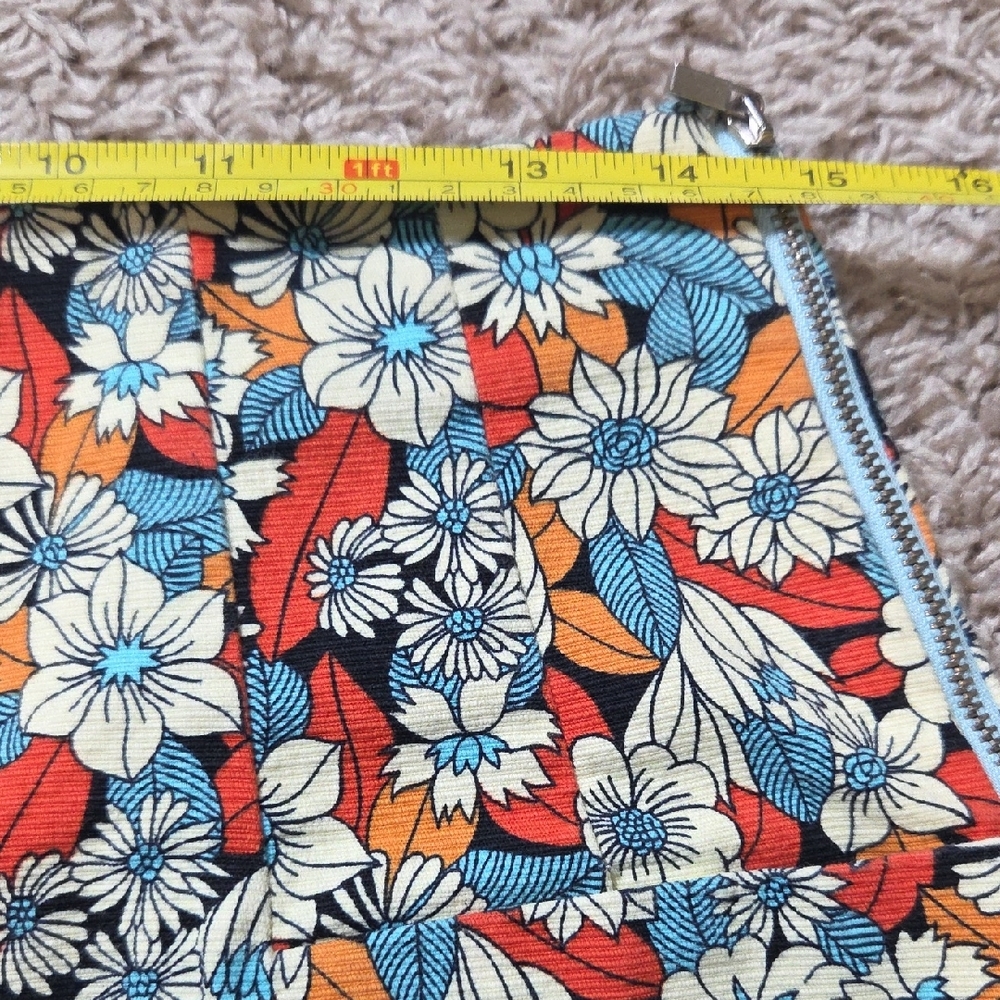 Zara Trafaluc High Waist Floral Women's Shorts - Multicolor, Size Large - Picture 7 of 7